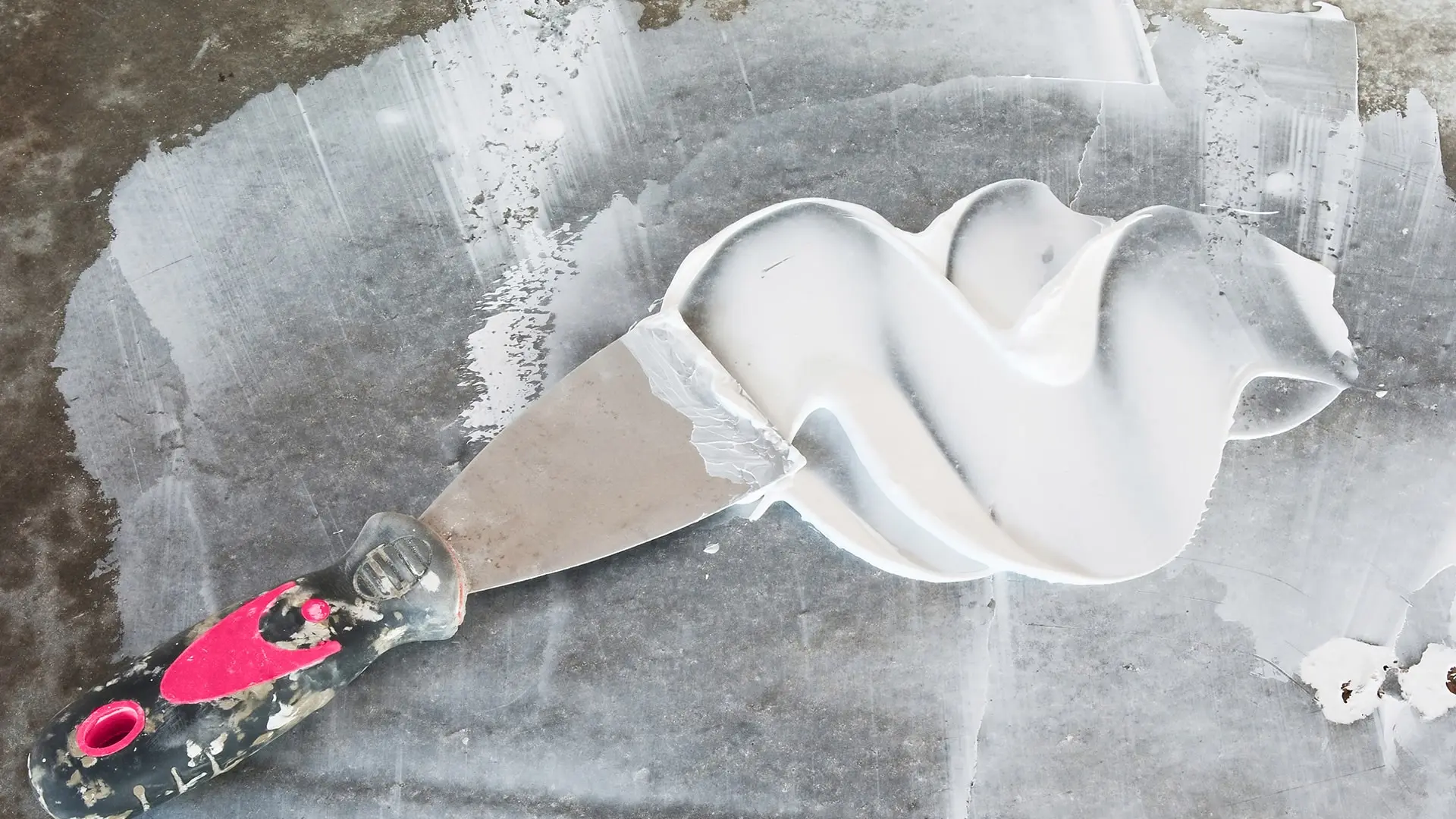 putty knife with drywall mud